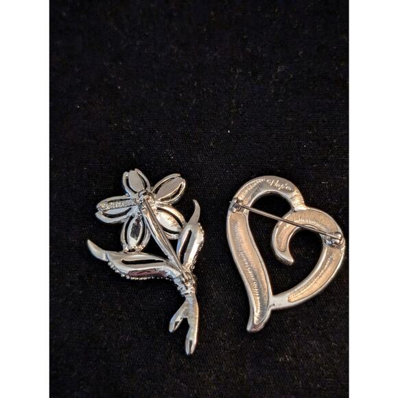 Two Vintage Signed Sarah Cov Flower & Napier Open Heart Brooches - Picture 6 of 7